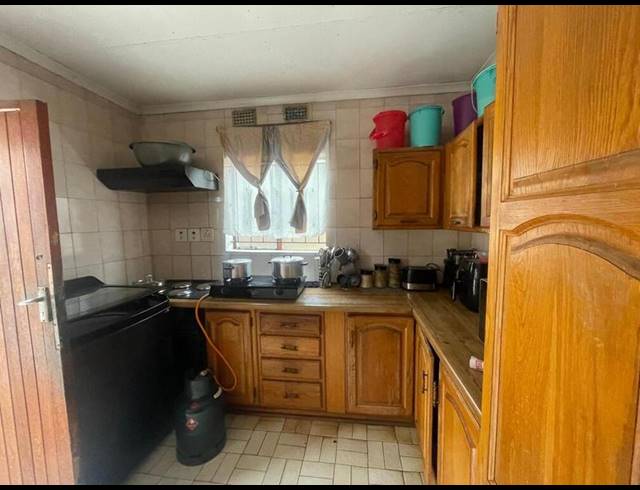 2 BEDROOM PROPERTY TO RENT IN MEADOWLANDS ZONE 1